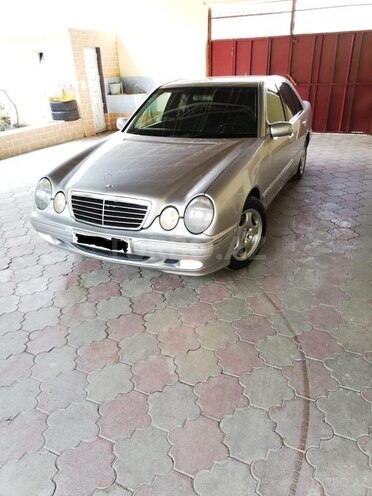 Mercedes E 220 2000, 323,000 km - 2.2 l - Bakı