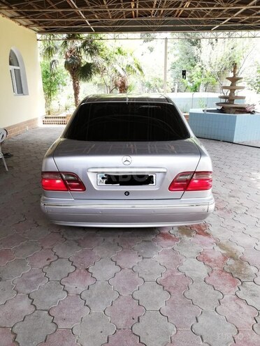 Mercedes E 220 2000, 323,000 km - 2.2 l - Bakı