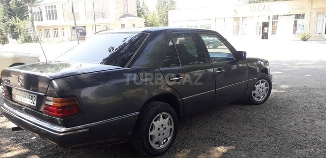 Mercedes E 250 1992, 385,996 km - 2.5 л - Bakı