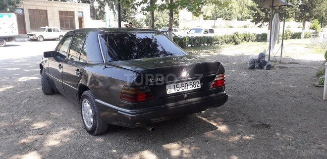 Mercedes E 250 1992, 385,996 km - 2.5 л - Bakı