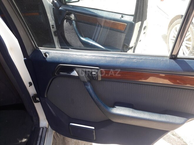 Mercedes E 220 1991, 303,000 km - 2.2 l - Bakı
