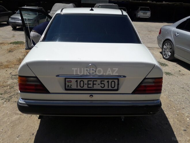 Mercedes E 220 1991, 303,000 km - 2.2 l - Bakı
