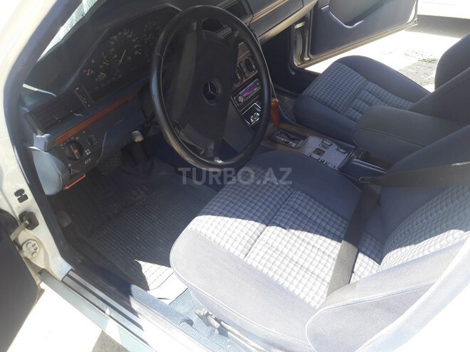 Mercedes E 220 1991, 303,000 km - 2.2 l - Bakı