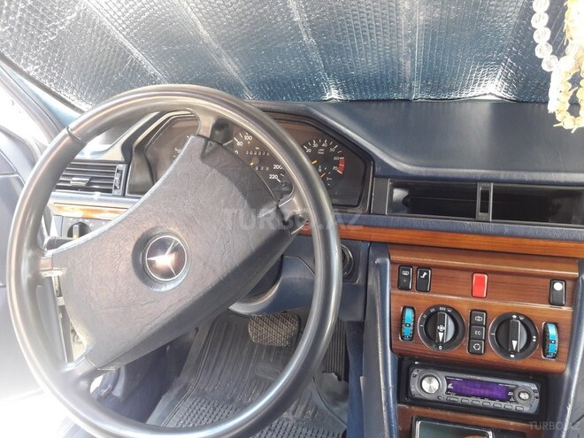 Mercedes E 220 1991, 303,000 km - 2.2 l - Bakı
