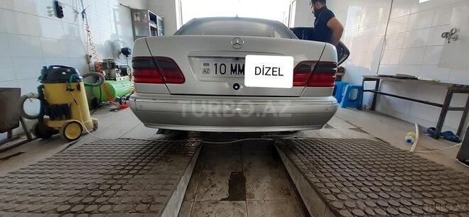 Mercedes E 270 2001, 359,999 km - 2.7 l - Bakı