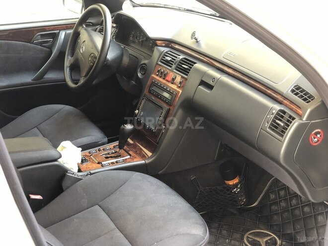 Mercedes E 220 2000, 306,115 km - 2.2 l - Bakı