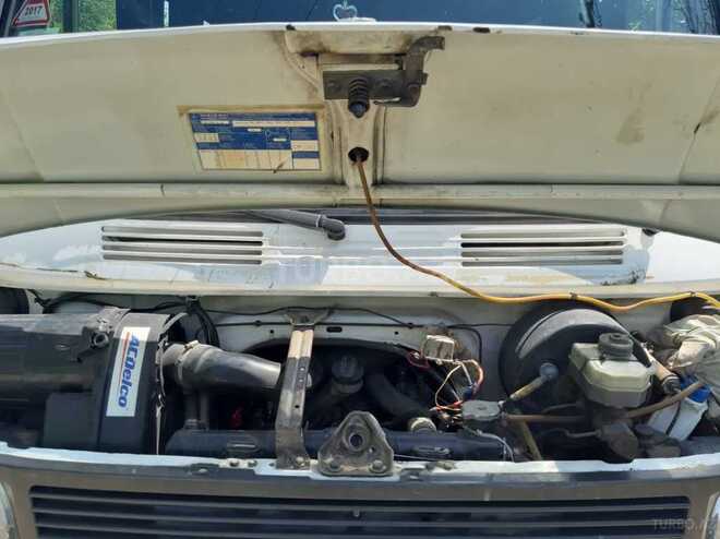 Mercedes 208 D 1994, 205,000 km - 2.5 l - Qazax