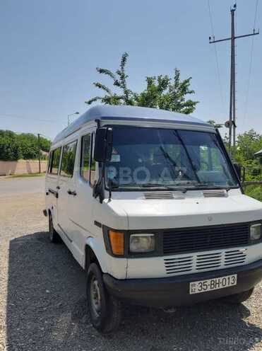 Mercedes 208 D 1994, 205,000 km - 2.5 l - Qazax