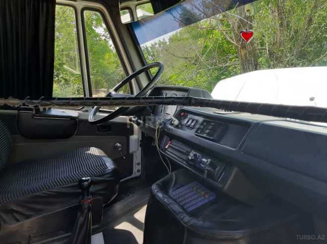 Mercedes 208 D 1994, 205,000 km - 2.5 l - Qazax