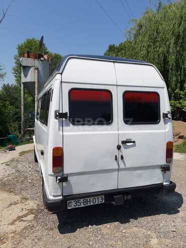 Mercedes 208 D 1994, 205,000 km - 2.5 l - Qazax