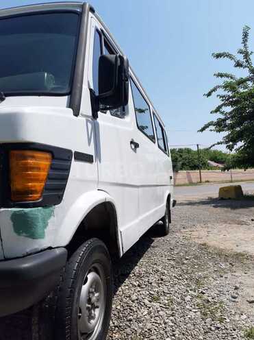 Mercedes 208 D 1994, 205,000 km - 2.5 l - Qazax