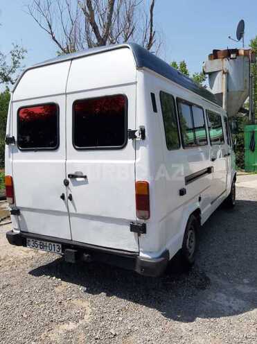 Mercedes 208 D 1994, 205,000 km - 2.5 l - Qazax