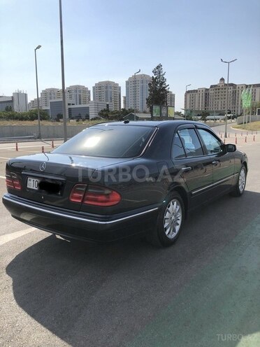 Mercedes E 240 2001, 220,000 km - 2.6 l - Bakı