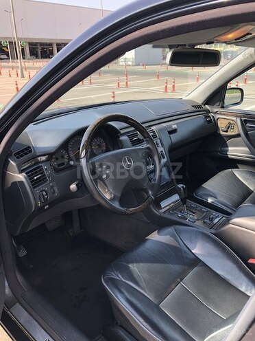 Mercedes E 240 2001, 220,000 km - 2.6 l - Bakı