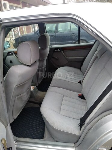 Mercedes E 250 1993, 450,000 km - 2.5 l - Bakı