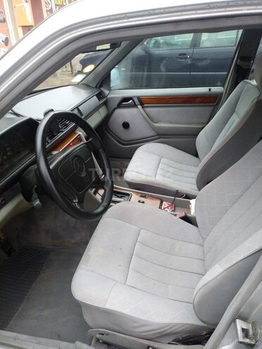 Mercedes E 250 1993, 450,000 km - 2.5 l - Bakı