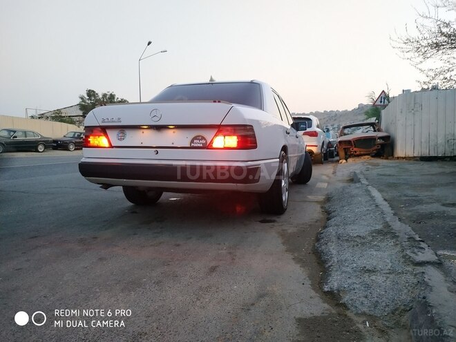 Mercedes E 230 1990, 406,536 km - 2.3 l - Bakı