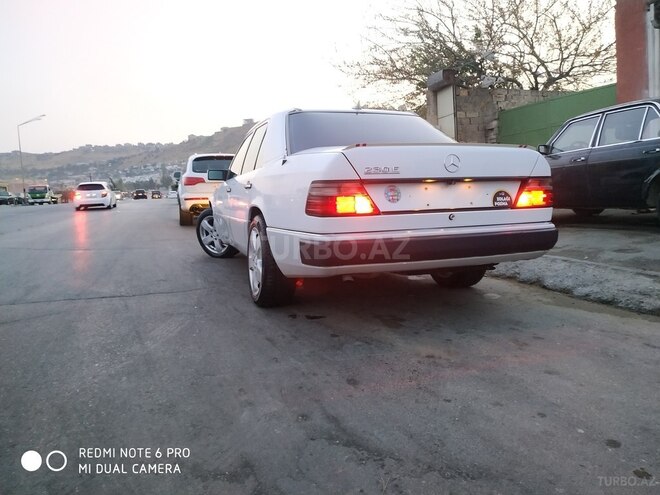 Mercedes E 230 1990, 406,536 km - 2.3 l - Bakı