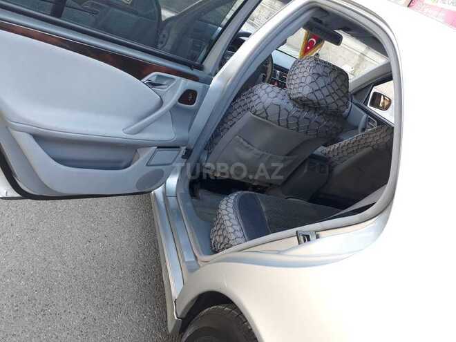 Mercedes E 240 2001, 268,760 km - 2.6 л - Ucar