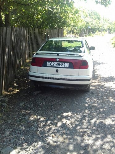 Volkswagen Polo 1995, 613,360 km - 1.8 l - Zaqatala