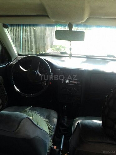 Volkswagen Polo 1995, 613,360 km - 1.8 l - Zaqatala