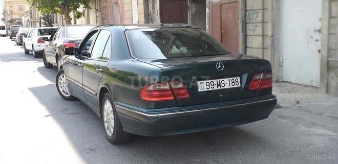 Mercedes E 220 2001, 432,185 km - 2.2 l - Bakı