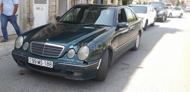 Mercedes E 220 2001, 432,185 km - 2.2 l - Bakı
