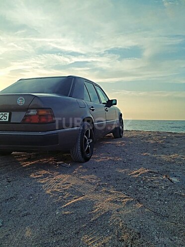 Mercedes E 200 1993, 22,000 km - 2.0 l - Bakı