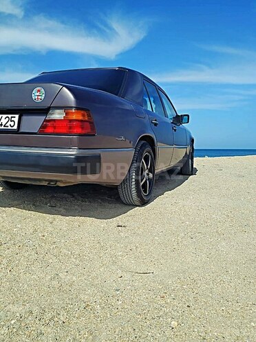 Mercedes E 200 1993, 22,000 km - 2.0 l - Bakı