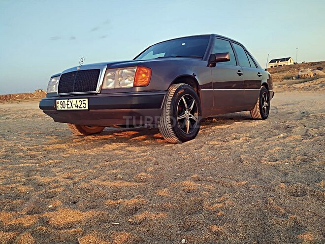 Mercedes E 200 1993, 22,000 km - 2.0 l - Bakı