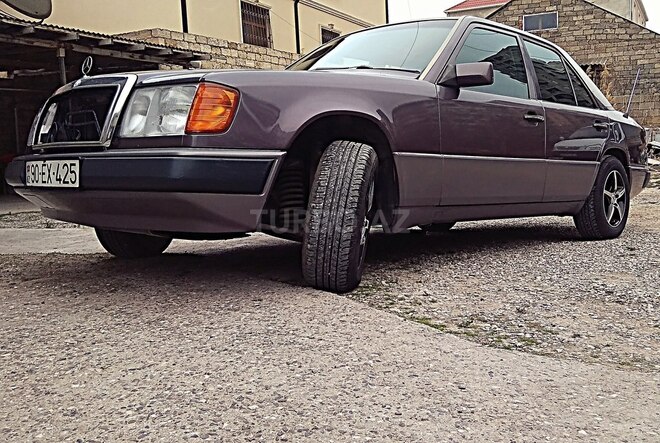 Mercedes E 200 1993, 22,000 km - 2.0 l - Bakı