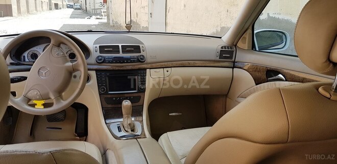 Mercedes E 240 2004, 215,000 km - 2.6 l - Bakı