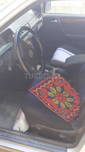 Mercedes E 200 1993, 250,000 km - 2.0 l - Bakı