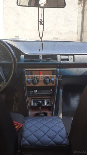 Mercedes E 200 1993, 250,000 km - 2.0 l - Bakı