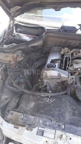 Mercedes E 200 1993, 250,000 km - 2.0 l - Bakı