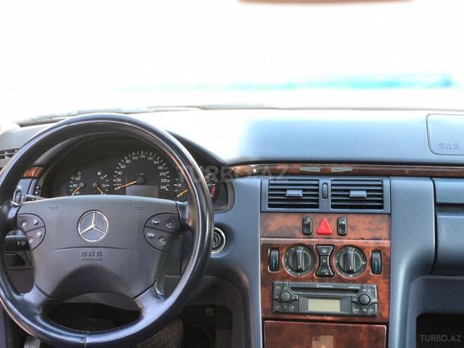 Mercedes E 240 1999, 274,759 km - 2.4 l - Bakı