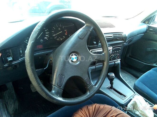 BMW 525 1988, 300,000 km - 2.5 l - Bakı
