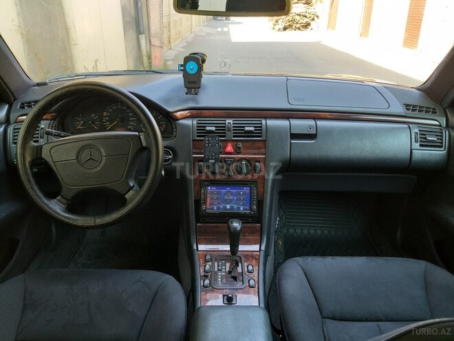 Mercedes E 240 1998, 280,000 km - 2.4 л - Bakı