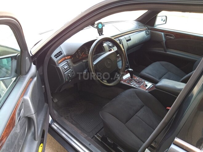 Mercedes E 240 1998, 280,000 km - 2.4 л - Bakı
