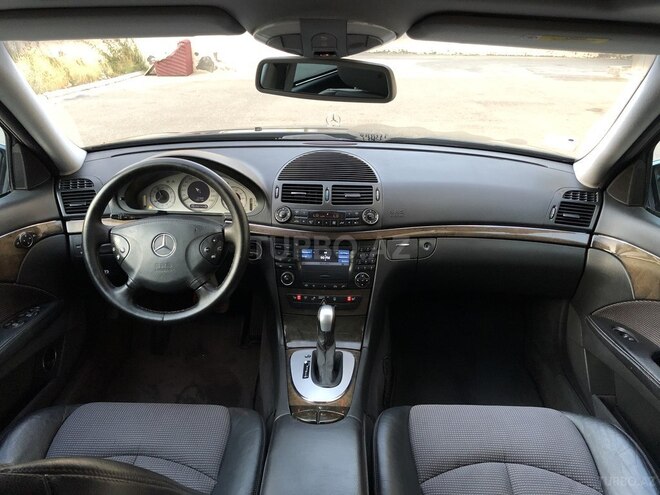 Mercedes E 240 2002, 246,600 km - 2.6 l - Bakı