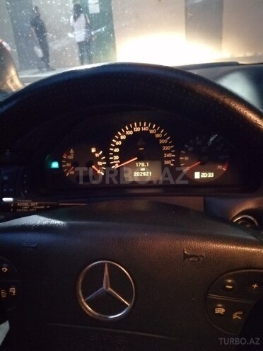 Mercedes E 240 2000, 210,000 km - 0.3 l - Bakı