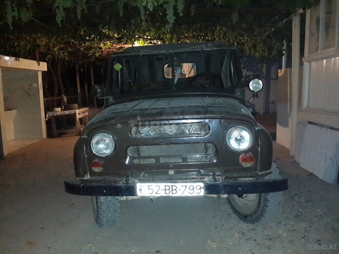 UAZ 469 1980, 100,000 km - 2.9 l - Salyan