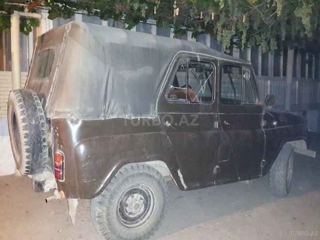 UAZ 469 1980, 100,000 km - 2.9 l - Salyan