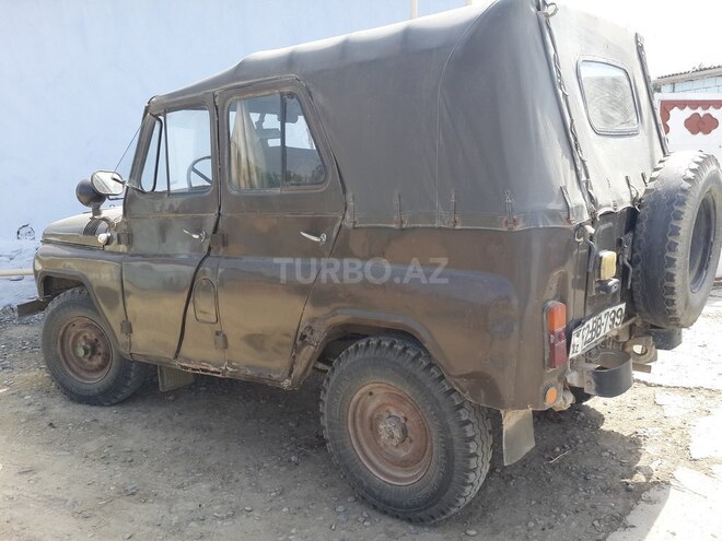 UAZ 469 1980, 100,000 km - 2.9 l - Salyan