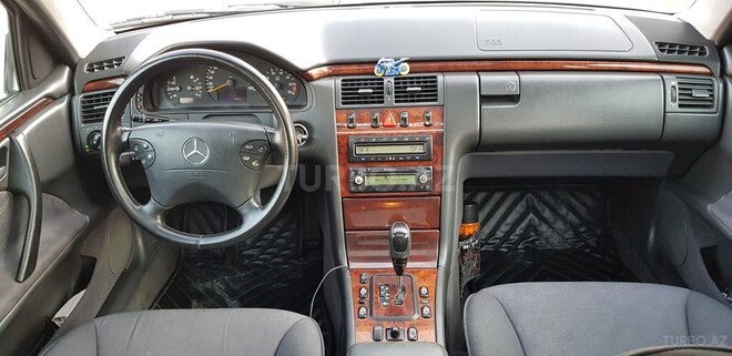 Mercedes E 200 2000, 240,000 km - 2.0 l - Bakı