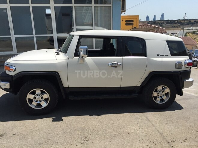Toyota FJ Cruiser 2010, 180,000 km - 4.0 l - Bakı