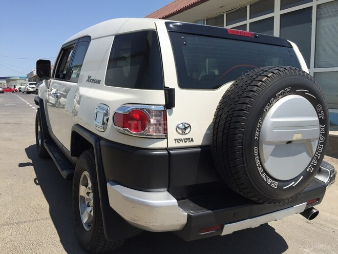 Toyota FJ Cruiser 2010, 180,000 km - 4.0 l - Bakı