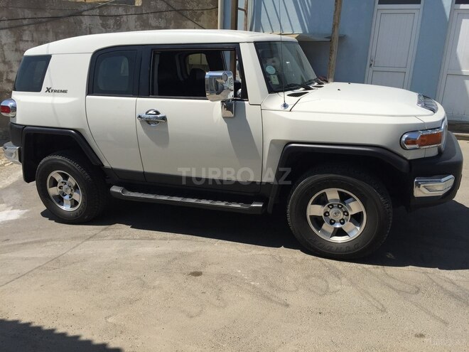 Toyota FJ Cruiser 2010, 180,000 km - 4.0 l - Bakı