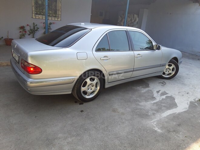 Mercedes E 280 2001, 294,376 km - 2.8 l - Goranboy