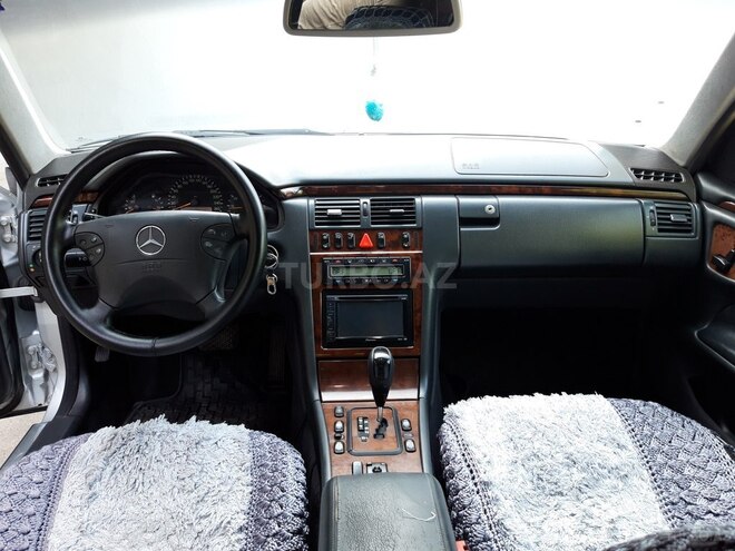 Mercedes E 280 2001, 294,376 km - 2.8 l - Goranboy